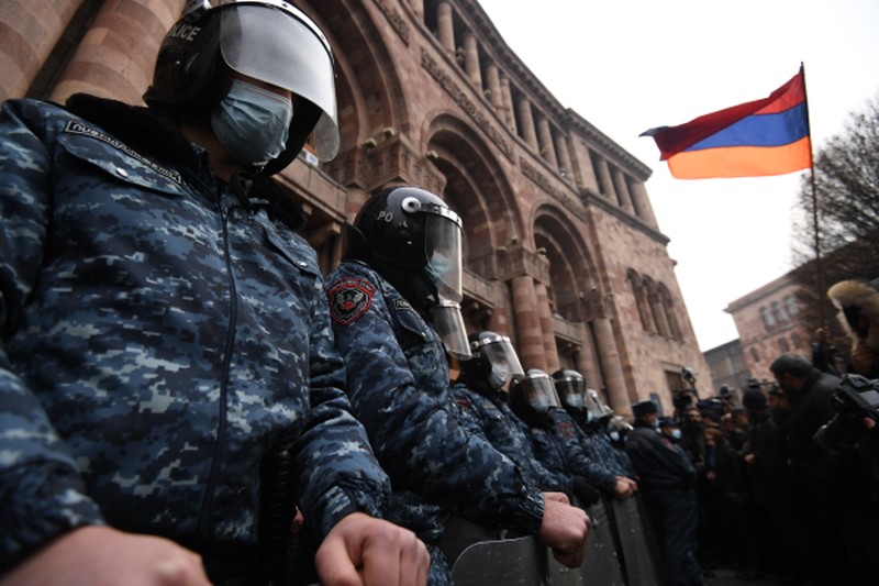 Участники акции протеста перекрыли одну из центральных улиц Еревана