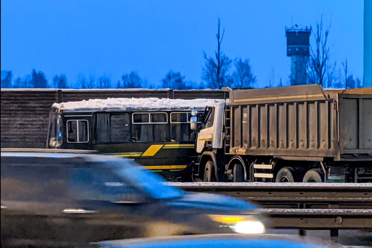Почти 50 автомобилей прокололи колеса на трассе из Балашихи в Москву