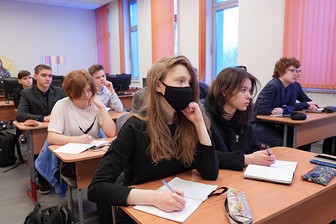 Глава Минпросвещения рассказал, от чего зависит введение шестидневки в школах