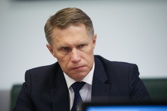 Мурашко заявил, что COVID-19 вызывает почти в два раза больше осложнений, чем грипп