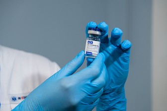 Депздрав объяснил сложности с записью на вакцинацию «КовиВаком» в Москве