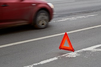 Водитель автомобиля сбил женщину на востоке Москвы и скрылся