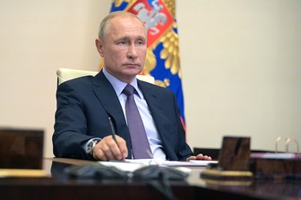 Путин поручил добиться опережающего роста доходов россиян