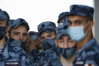 Юрист перечислил категории россиян, которым с 1 октября повысят оклад