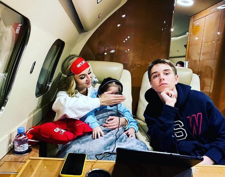 Полина Гагарина вывезла дочь на Мальдивы, несмотря на запрет экс-супруга