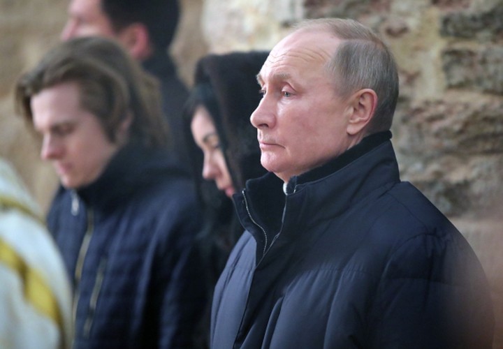 Владимир Путин подарил церкви Николы на Липне в Новгородской области икону