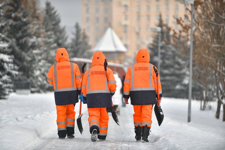 Коммунальные службы столицы перевели в режим повышенной готовности из-за снегопада