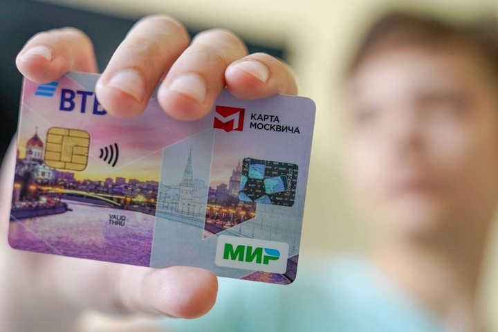 Столичные школьники смогут использовать карту москвича для проезда с 18 января