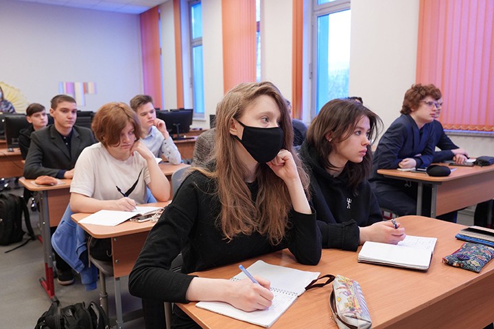 Глава Минпросвещения рассказал, от чего зависит введение шестидневки в школах
