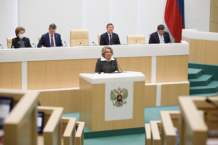 Матвиенко заявила, что в России не будет COVID-паспортов
