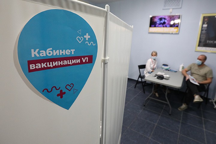 Росздравнадзор: Случаи тромбоза на фоне вакцинации «Спутником V» не зафиксированы