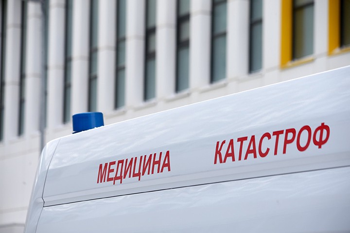 СМИ: Три человека пострадали при столкновении автомобилей на юге Москвы