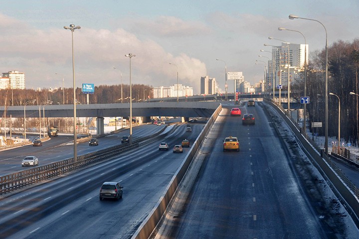 Движение на МКАД восстановлено после столкновения двух грузовиков