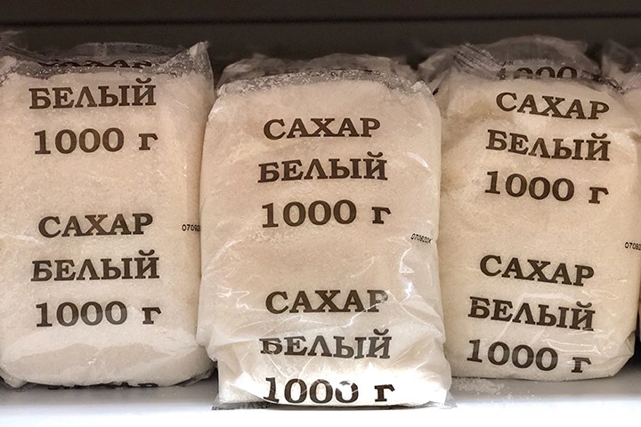 Минпромторг заявил об отсутствии проблем с поставками масла и сахара в РФ