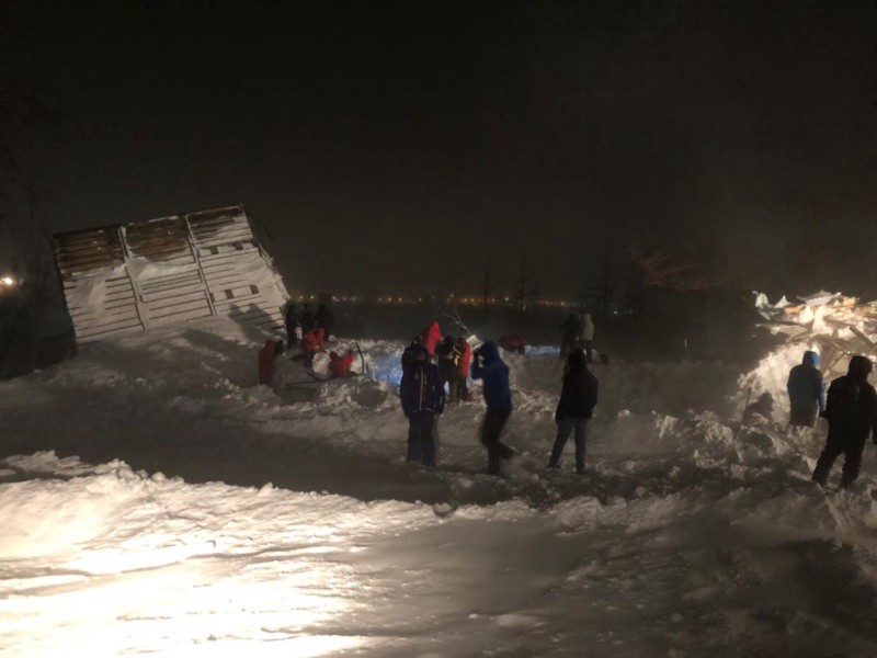 СМИ: Шестеро выжили после схода лавины на турбазу под Норильском
