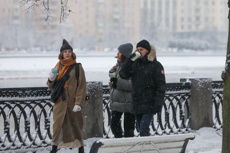«Желтый» уровень погодной опасности объявили в Москве из-за гололедицы