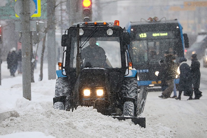 Спецтехника проведет механизированную уборку улиц Москвы от снега
