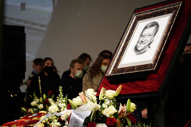 Вдова Грачевского с трудом произнесла прощальную речь на похоронах мужа