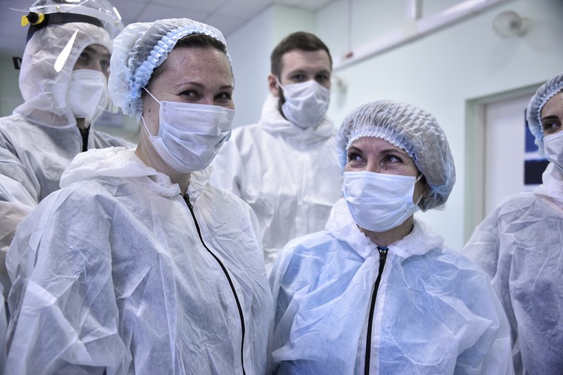 Медикам Петербурга назначат соцвыплаты за помощь пациентам с коронавирусом