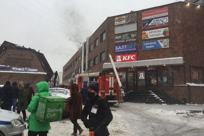 Пожарные спасли 14 человек из горящего здания на северо-востоке Москвы