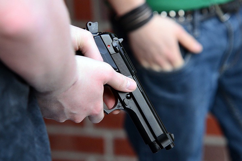 Подросток расстрелял пешеходов из пневматического пистолета в Мытищах