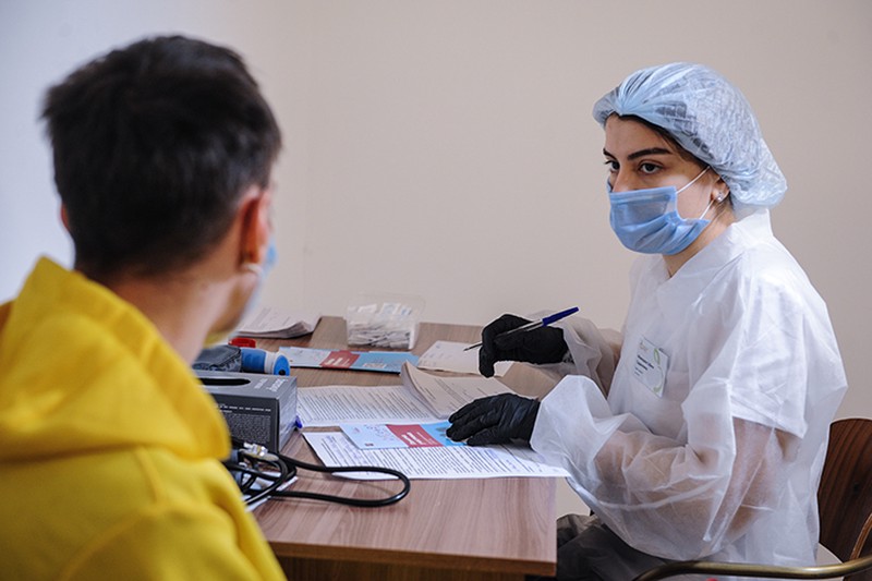Выездные бригады вакцинации за три дня привили от COVID-19 более двух тысяч москвичей