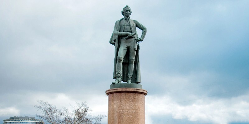 Закончилась реставрация памятника Александру Суворову в Москве
