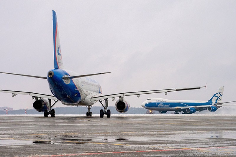 Самолет, подавший сигнал о разгерметизации, успешно вернулся в аэропорт вылета в Сочи
