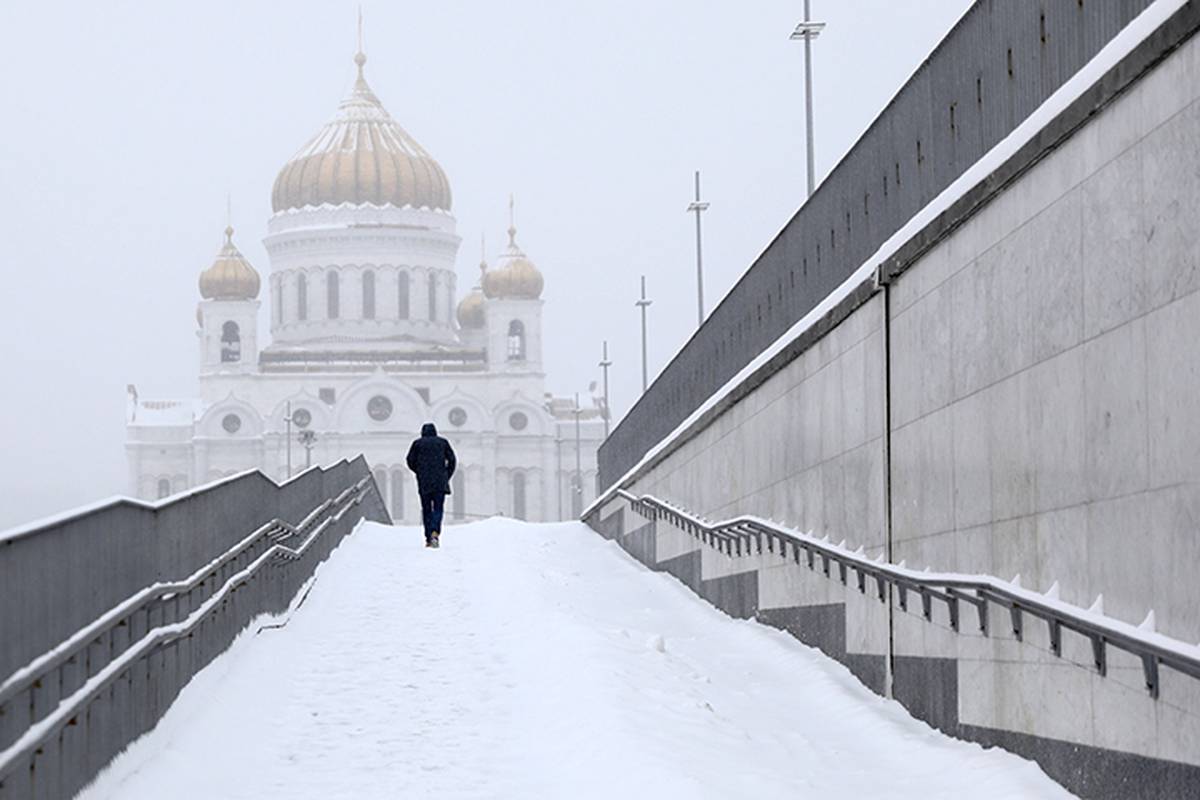 Синоптики ожидают большое количество снега приближающейся зимой в Москве