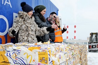 Из бумажных стаканчиков сделают картонные упаковки