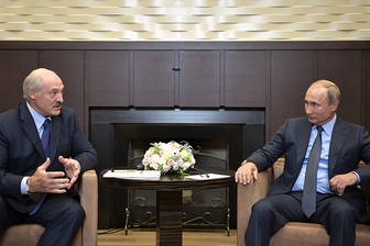 Лукашенко предложил Путину сотрудничество по деталям для российских самолетов