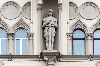 Москвичам предложили познакомиться с историей самых мужественных памятников столицы