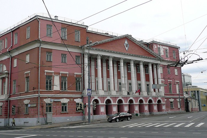 Проклятие Брюса: какие тайны скрывают часы на фасаде дома Мусина-Пушкина