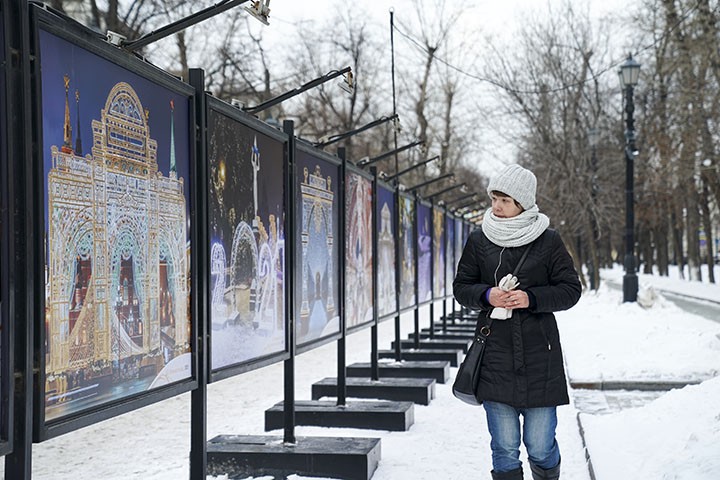 Фотовыставка «Москва новогодняя» открылась на Тверском бульваре