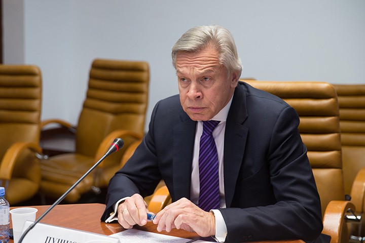 Пушков пообещал «чувствительные» штрафы для соцсетей за нарушение законов РФ