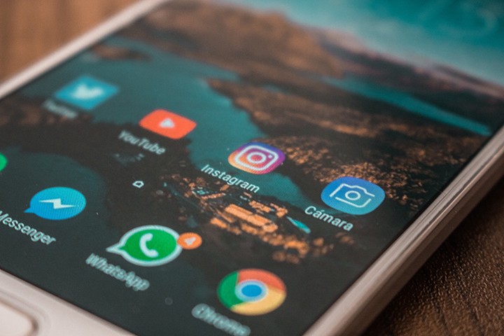 «Проголосовали ногами»: кого отключат от WhatsApp после 15 мая