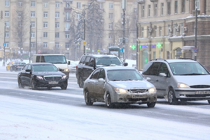 Восстановлено движение на севере Москвы после возгорания в ангаре