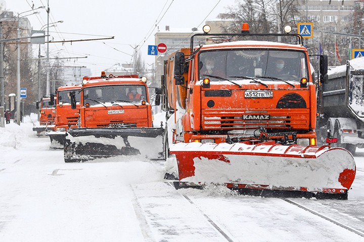 Коммунальные службы Москвы приступили к сплошному подметанию дорог и тротуаров