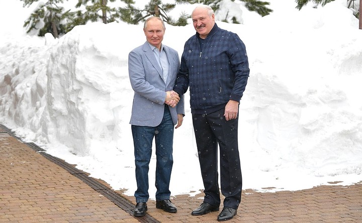 Лукашенко поблагодарил Путина за помощь Белоруссии