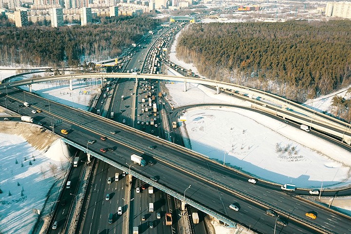 Движение восстановили после возгорания автомобиля на МКАД