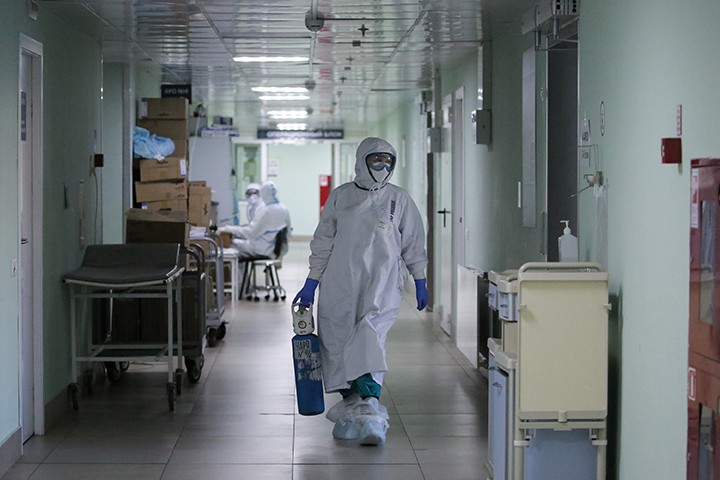 Еще 11 022 новых случая COVID-19 выявили в России за последние сутки