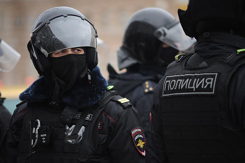 Полицейские нашли в карманах безработного москвича более 60 свертков с наркотиками