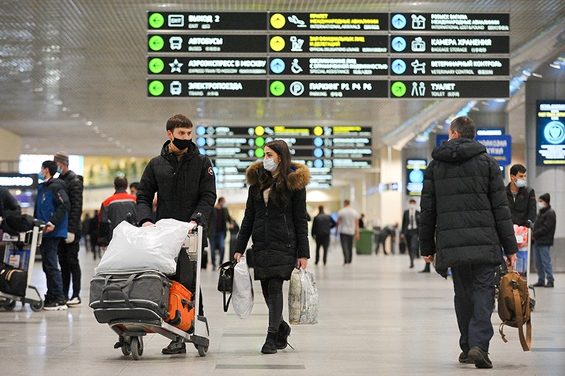 Почти 20 рейсов задержали и отменили в московских аэропортах