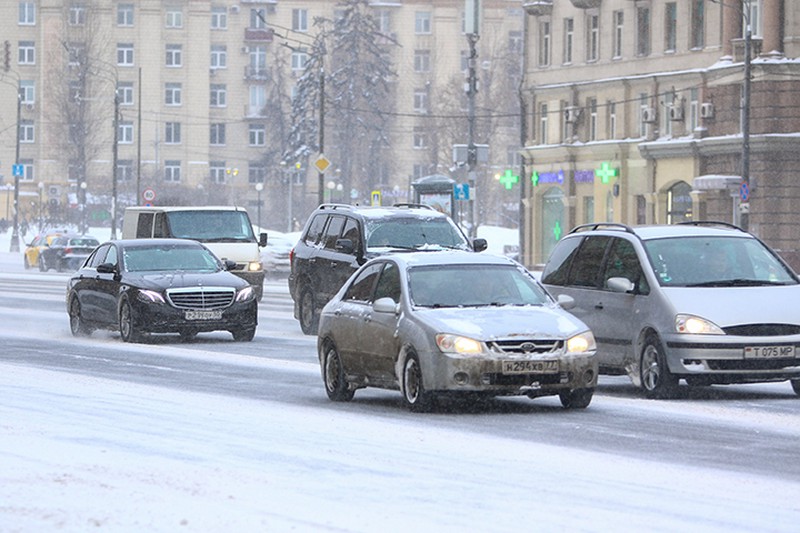 Московских водителей призвали быть внимательнее на дорогах из-за гололедицы 1 и 2 марта