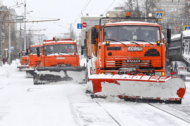 Петр Бирюков: Потребуется пять суток, чтобы очистить Москву от снега