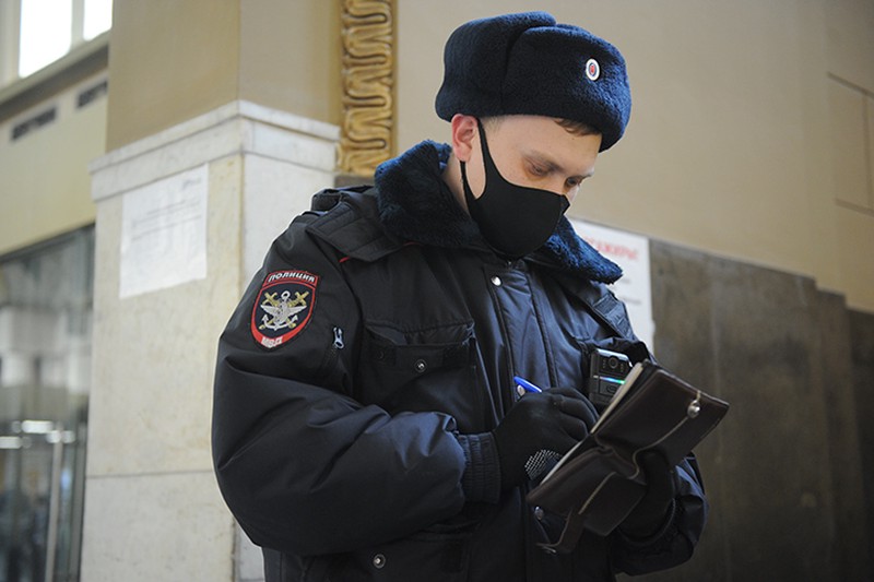 Полиция проверяет факт покупки подростком удостоверения работника метро Москвы
