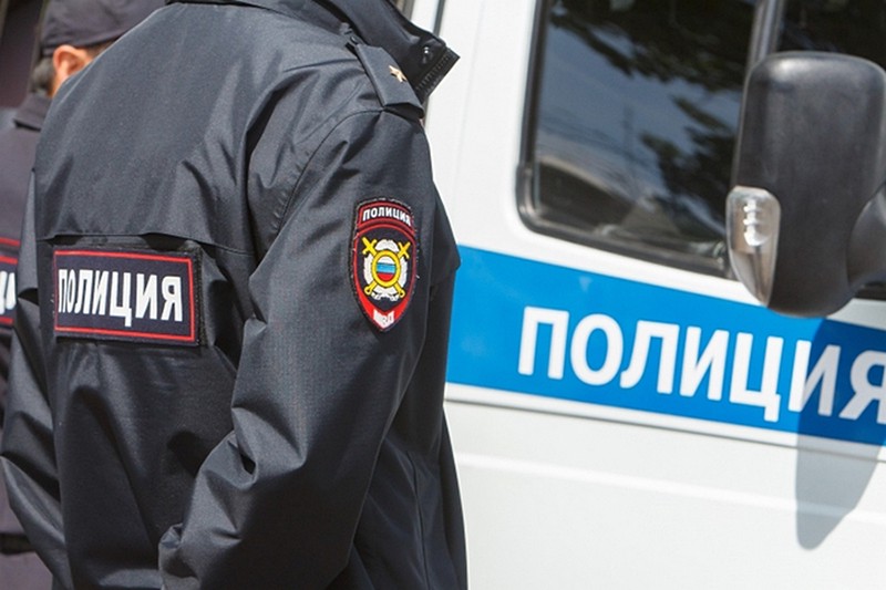 Две дорогие шубы и пальто украли в центре Москвы