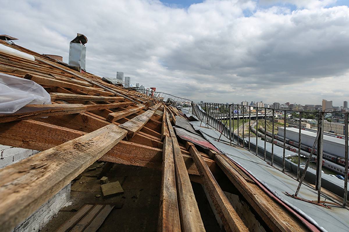 Крыши 500 домов отремонтировали в Подмосковье с начала 2021 года