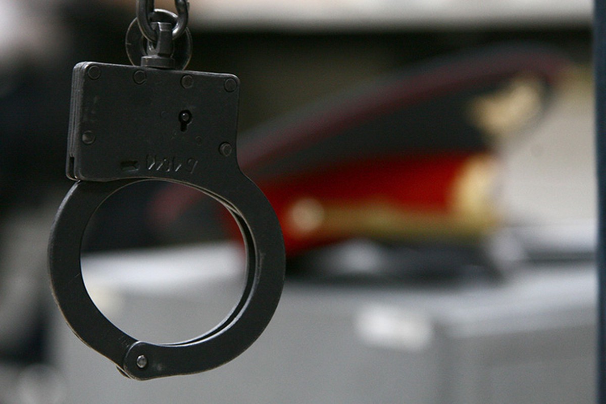 Обвиняемых в получении взятки полицейских и их сообщника арестовали в Подмосковье 