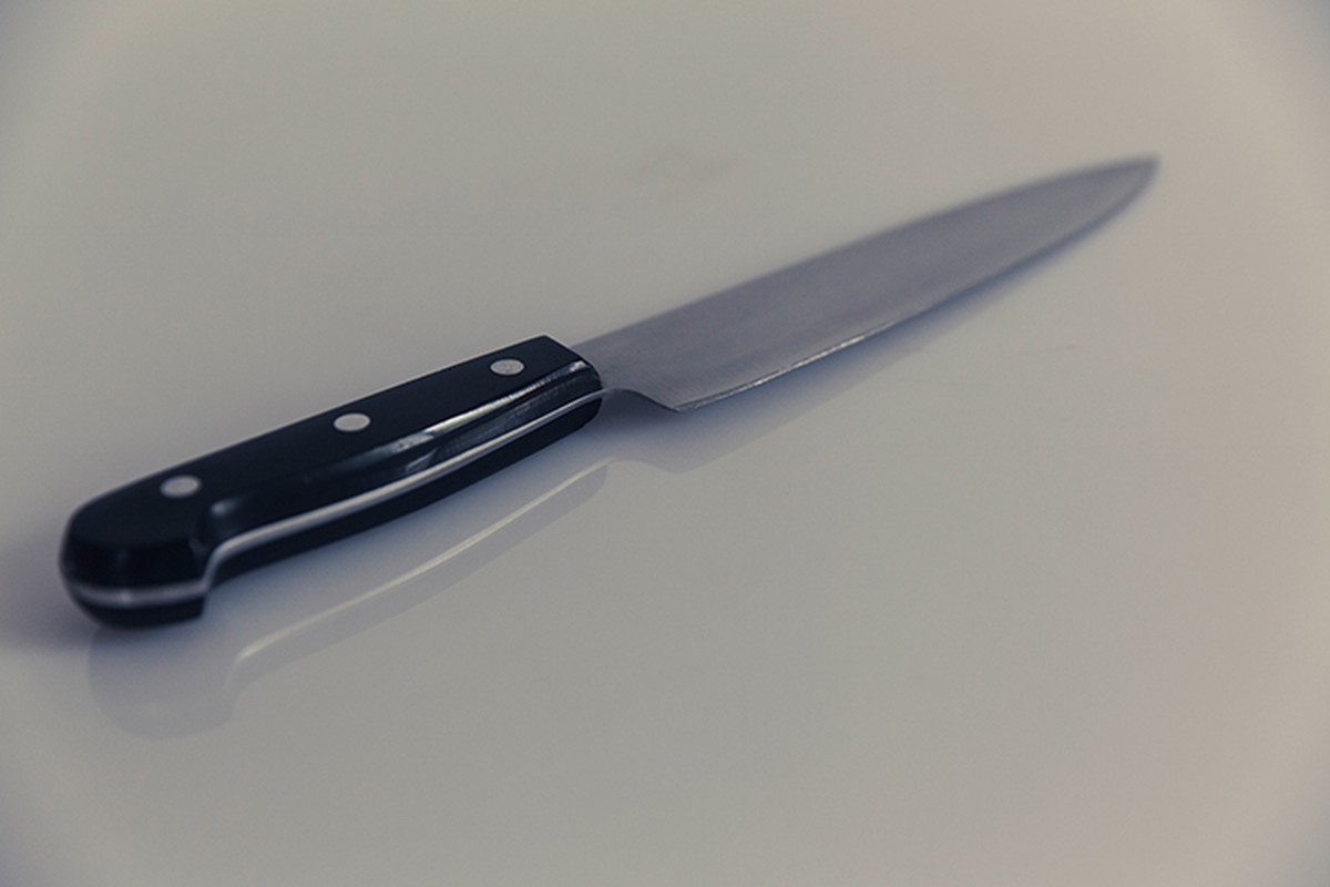 Мужчина напал на своего оппонента с кухонным ножом во время уличной ссоры в Москве